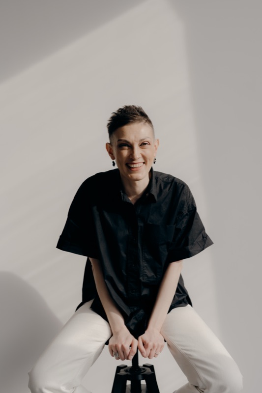 Inna Shchepanska seated in a chair